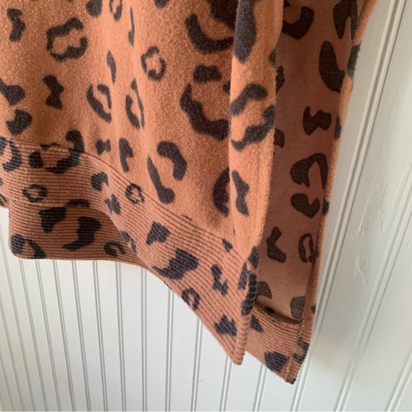 Simply Southern (OS Fits Most)Warm Tan and Black Patterned poncho Pullover - Picture 9 of 11